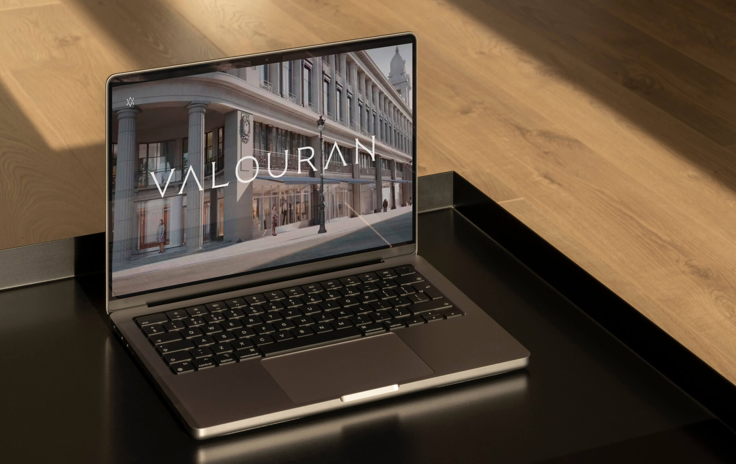 Valouran-laptop-screen